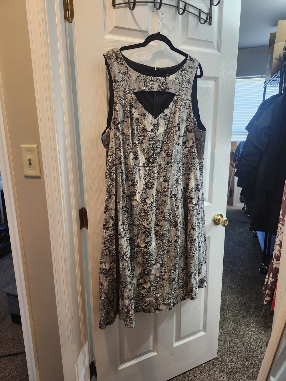 Torrid Sleeveless Black and Silver Floral Swing Dress 22 = 3X